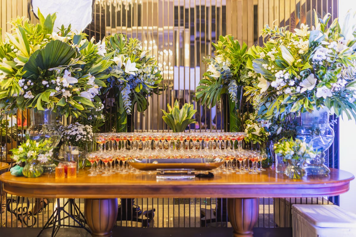 Expert Tips for Hosting a Stress-Free Bar Service at Your Wedding