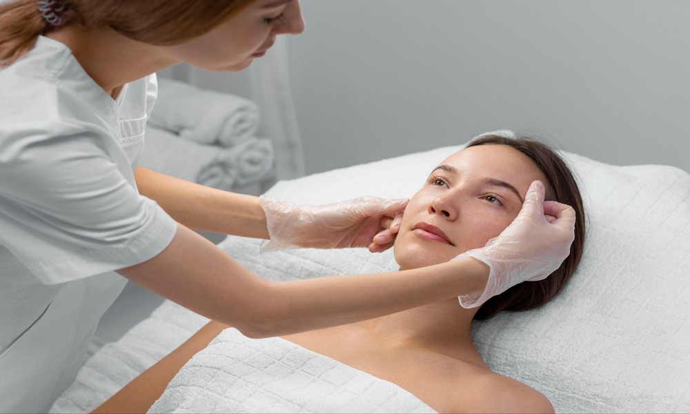 Refresh Your Appearance Through Non-Invasive Facial Lifting